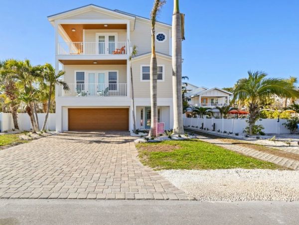 Anna Maria Rental 4 Bedrooms & Pool 3 Houses from Beach