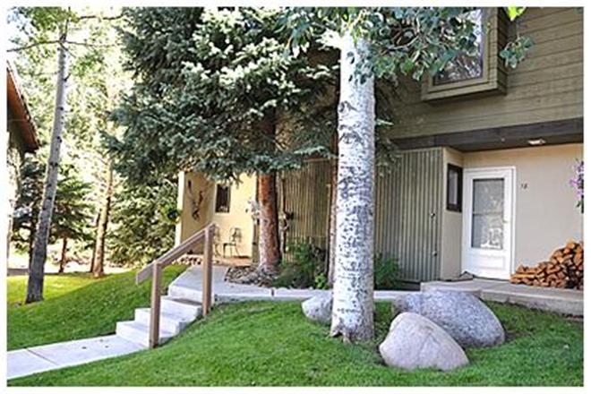 Vail rental condo for skiing with mountain & creek view