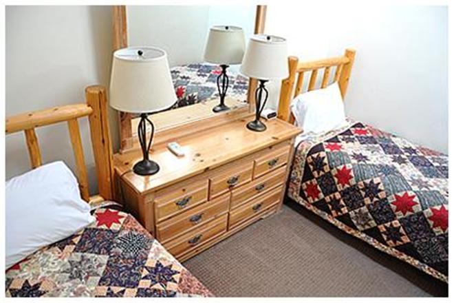 Bedroom 3 with twin bed