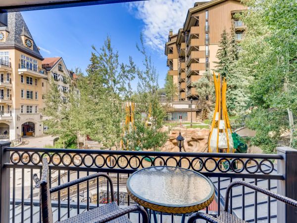 Lionshead One Bedroom Vacation Condo Sleeps 4 Walk to Lifts