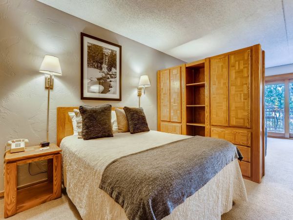Lionshead One Bedroom Vacation Condo Sleeps 4 Walk to Lifts
