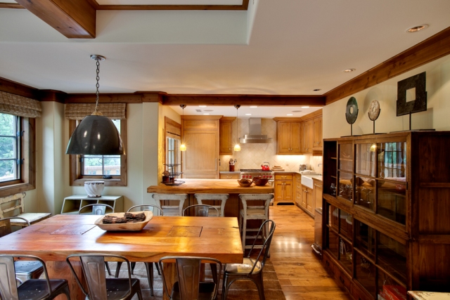 Open plan kitchen & dining area