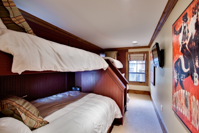 Bedroom 3 with two sets of bunk beds