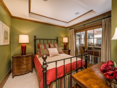 A Vail 3 plus Den Bedroom Ski Vacation Condo