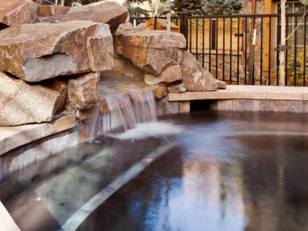 Vail Luxury Vacation Condo Sleeps Eight Walk to Lifts
