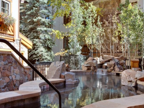 Vail Luxury Vacation Condo Sleeps Eight Walk to Lifts