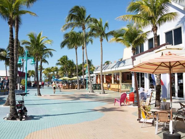 Fort Myers Direct Gulf Front Vacation Condo 2 Bedrooms