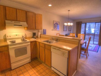 Fully equipped kitchen & dining area