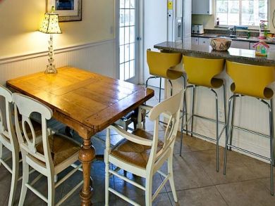 Dining table & breakfast bar