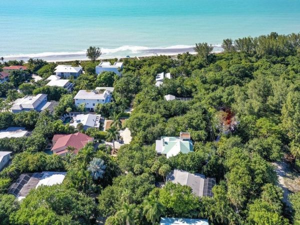 Captiva Home With Private Pool Three Bedroom Sleeps 8