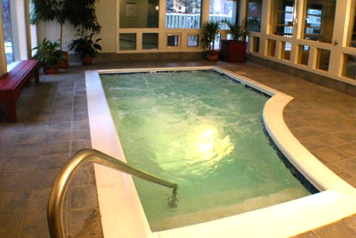 Communal pool & hot tub Communal pool & hot tub