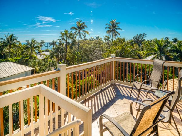 Beautiful Captiva Vacation Home with 4 Bedrooms, Pool & Spa