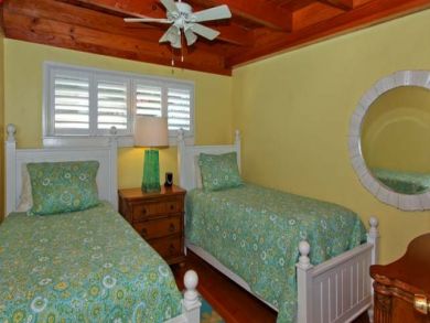 Bedroom 3 with twin beds Bedroom 3 with twin beds