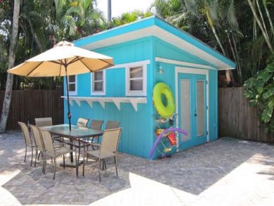 Poolside outdoor dining area & cabana Poolside outdoor dining area & cabana