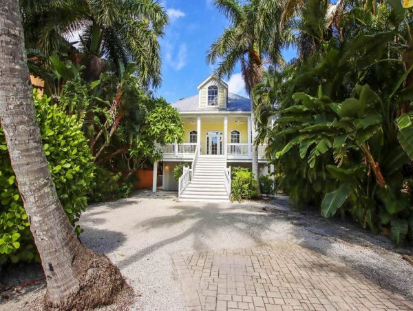 Enjoy Sunny Days At This Captiva Vacation Rental Home