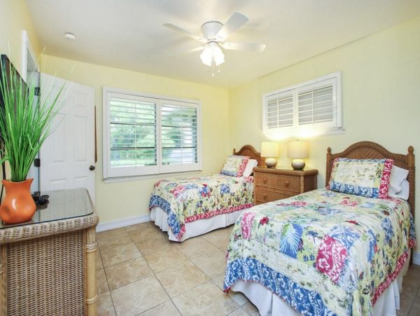 Captiva Island Beautiful 4 Bedroom Home Steps to the Beach