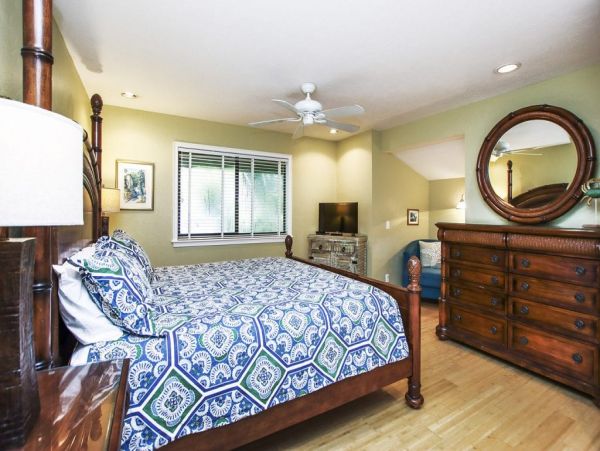 Captiva Island Beautiful 4 Bedroom Home Steps to the Beach