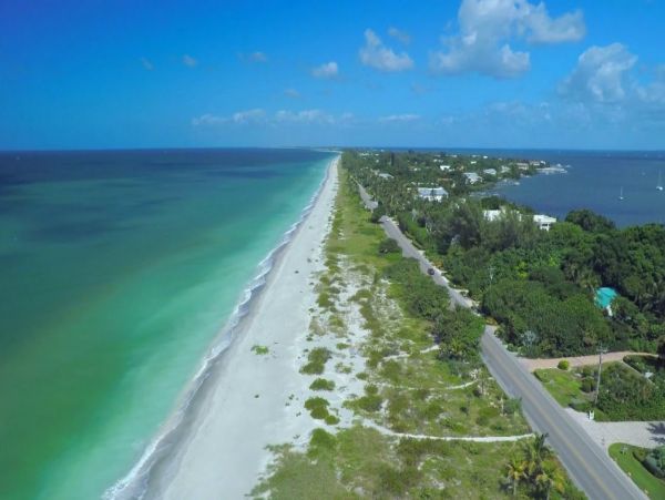 Captiva Island Beautiful 4 Bedroom Home Steps to the Beach