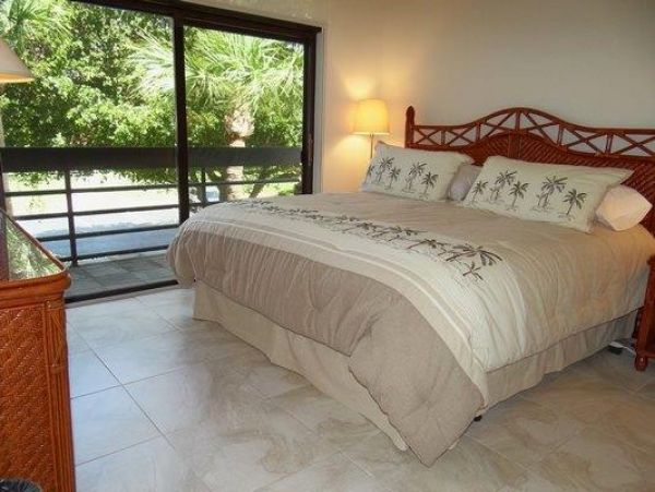 Longboat Key Beachplace Rental Direct Walk Out Partial Views