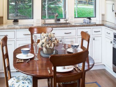 Kitchen & breakfast table