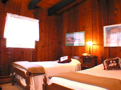 Guest bedroom with twin beds Guest bedroom with twin beds