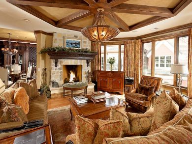 Luxury Four Bedroom Lionshead Ski Accommodations with Pool