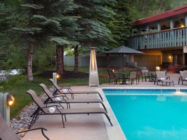 Stunning Vail Residence with Lovely Out Door Pool 2 Bedrm