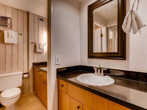 Stunning Vail Residence with Lovely Out Door Pool 2 Bedrm