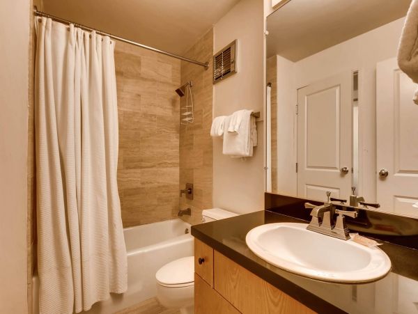 Stunning Vail Residence with Lovely Out Door Pool 2 Bedrm