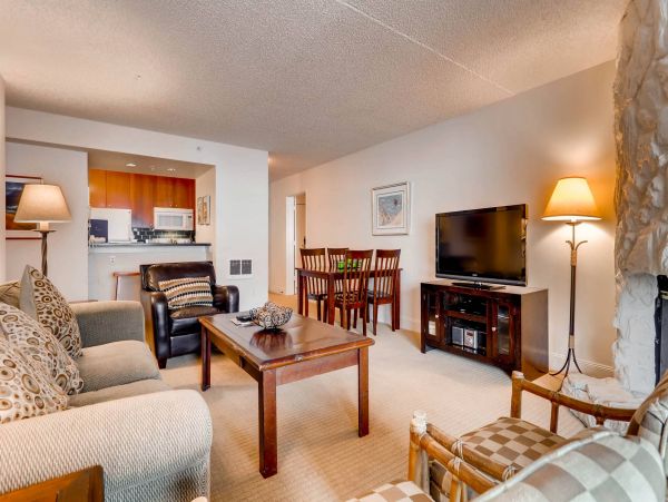 Stunning Vail Residence with Lovely Out Door Pool 2 Bedrm