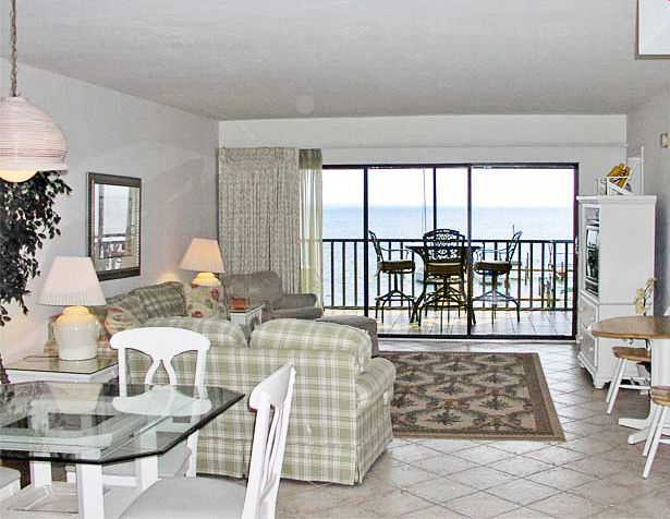 Living room with bay view Living room with bay view