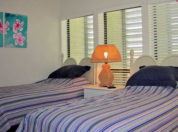 Guest bedroom with twin beds Guest bedroom with twin beds