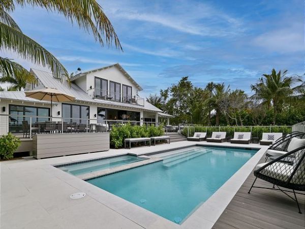 Captiva Luxury Vacation Accommodation on Beach Sleeps 12