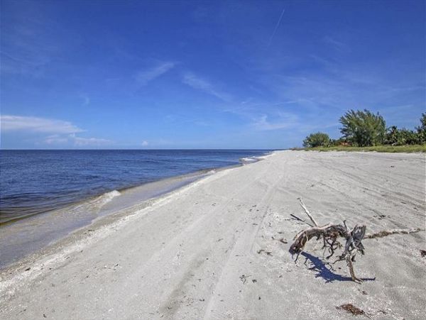 Captiva Luxury Vacation Accommodation on Beach Sleeps 12