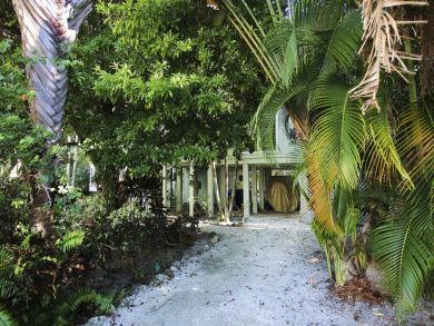 Two Bedroom Walk to Beach Vacation Home in Captiva. Two Bedroom Walk to Beach Vacation Home in Captiva.