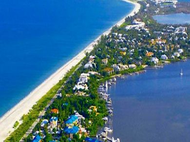 Captiva Island Vacation Home Short Walk to Beach 6 Guests