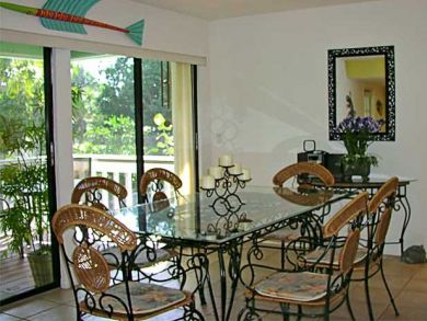 Dining area seats six Dining area seats six