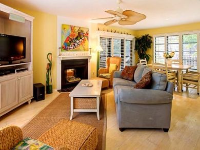 Open living & dining area
