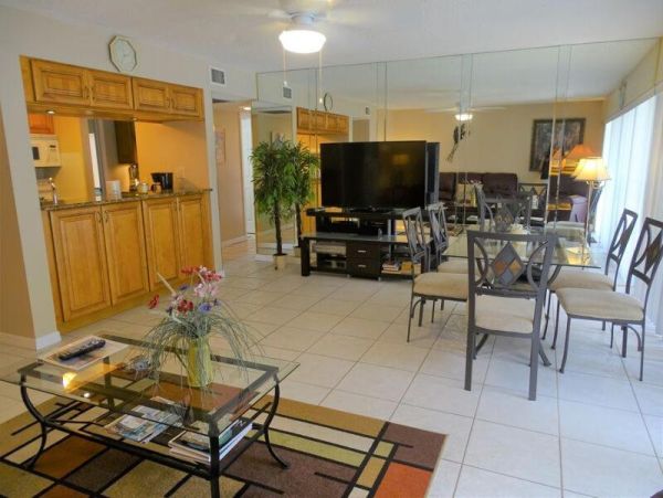 Bayside Siesta Key Condo with Private Beach Access