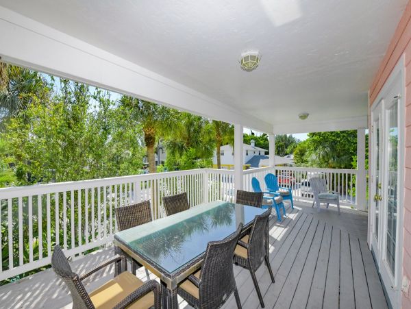6 Houses to Beach with this Anna Maria Island Rental