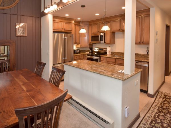 Two plus loft Lionshead Value Vacation Ski Rental