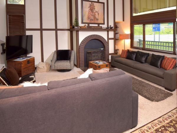 Two plus loft Lionshead Value Vacation Ski Rental