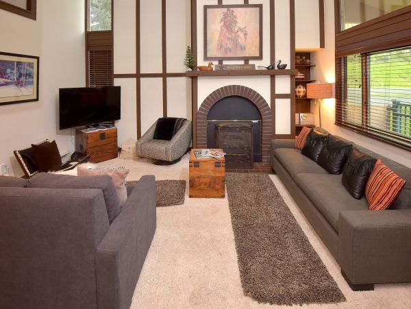 Two plus loft Lionshead Value Vacation Ski Rental