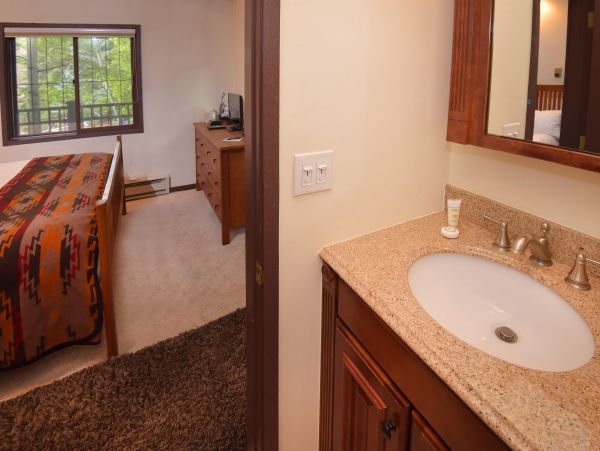 Two plus loft Lionshead Value Vacation Ski Rental