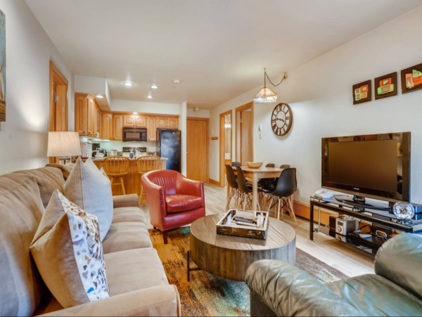 Vail Two Bedroom Ski Condo Walk to Lifts Sleeps Six