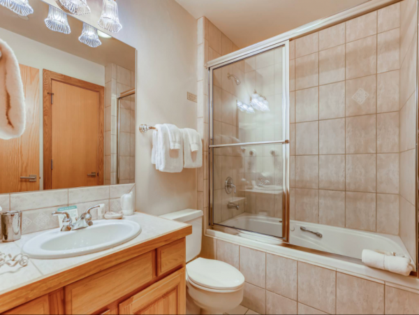 Vail Two Bedroom Ski Condo Walk to Lifts Sleeps Six