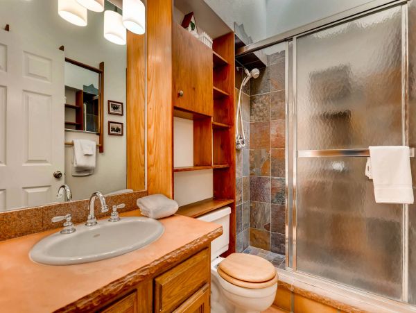 Vail Condo 1.5 miles to Gondola 2 Bedrooms Plus Loft