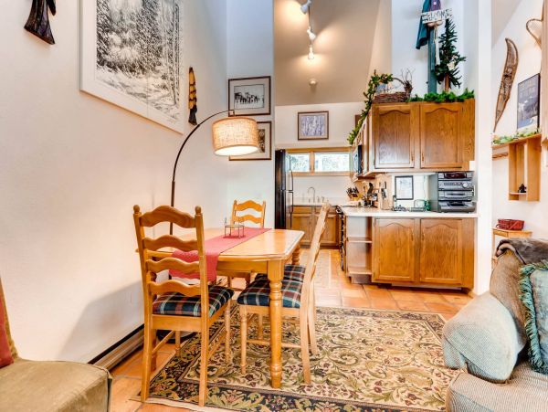 Vail Condo 1.5 miles to Gondola 2 Bedrooms Plus Loft