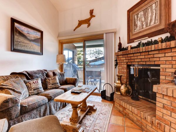 Vail Condo 1.5 miles to Gondola 2 Bedrooms Plus Loft