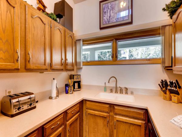 Vail Condo 1.5 miles to Gondola 2 Bedrooms Plus Loft